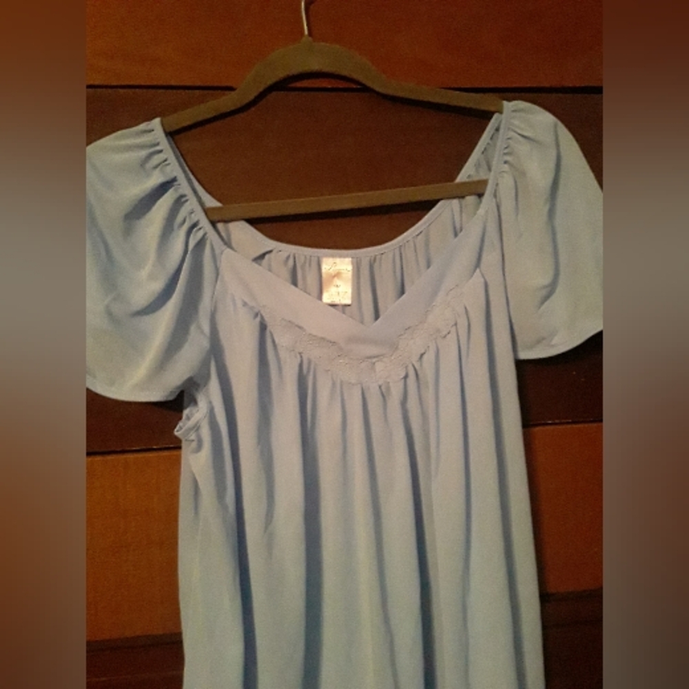 NWOT Lissome Lounge Blue Small Feminine 100% Polyester Short Sleeve nightgown